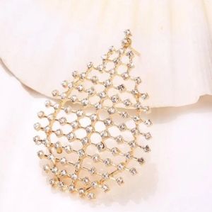 Statement earring (1)